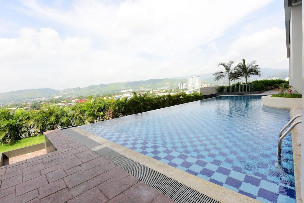 Eon Centennial Soho Hotel Cebu Екстериор снимка