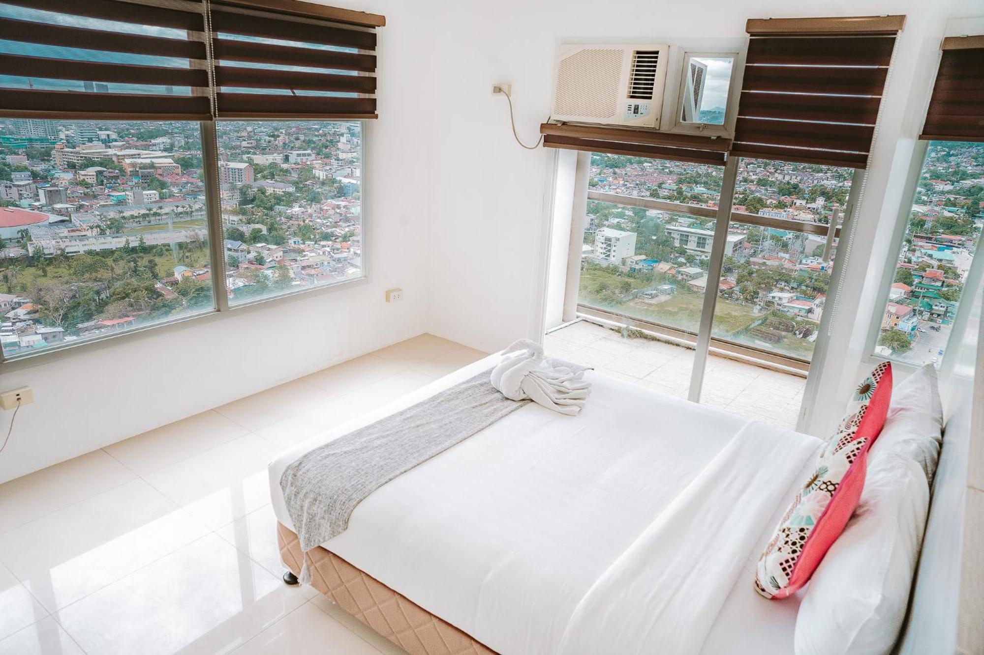 Eon Centennial Soho Hotel Cebu Екстериор снимка