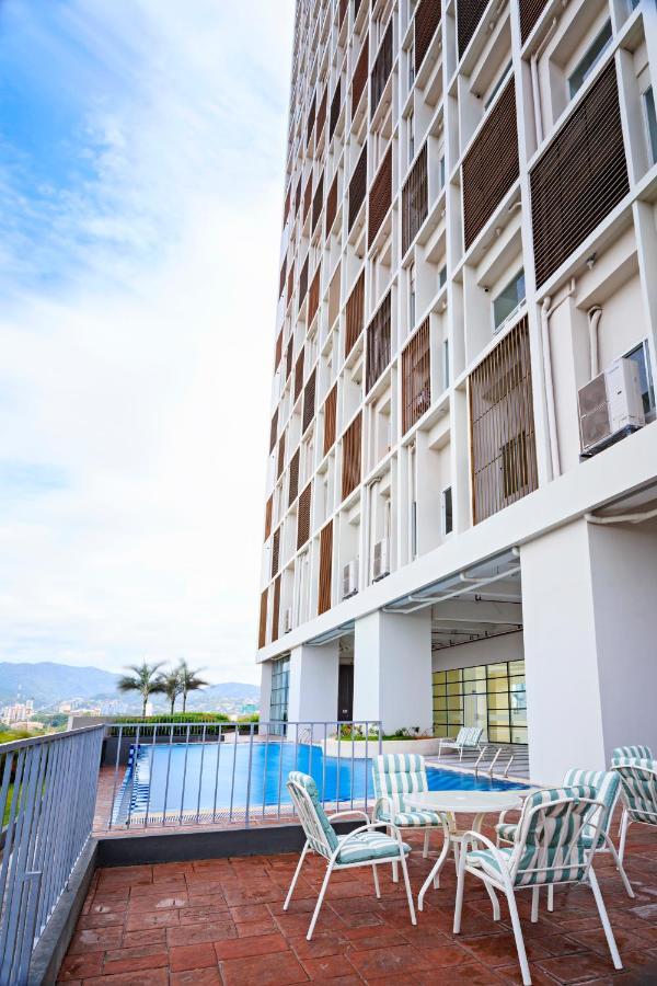Eon Centennial Soho Hotel Cebu Екстериор снимка