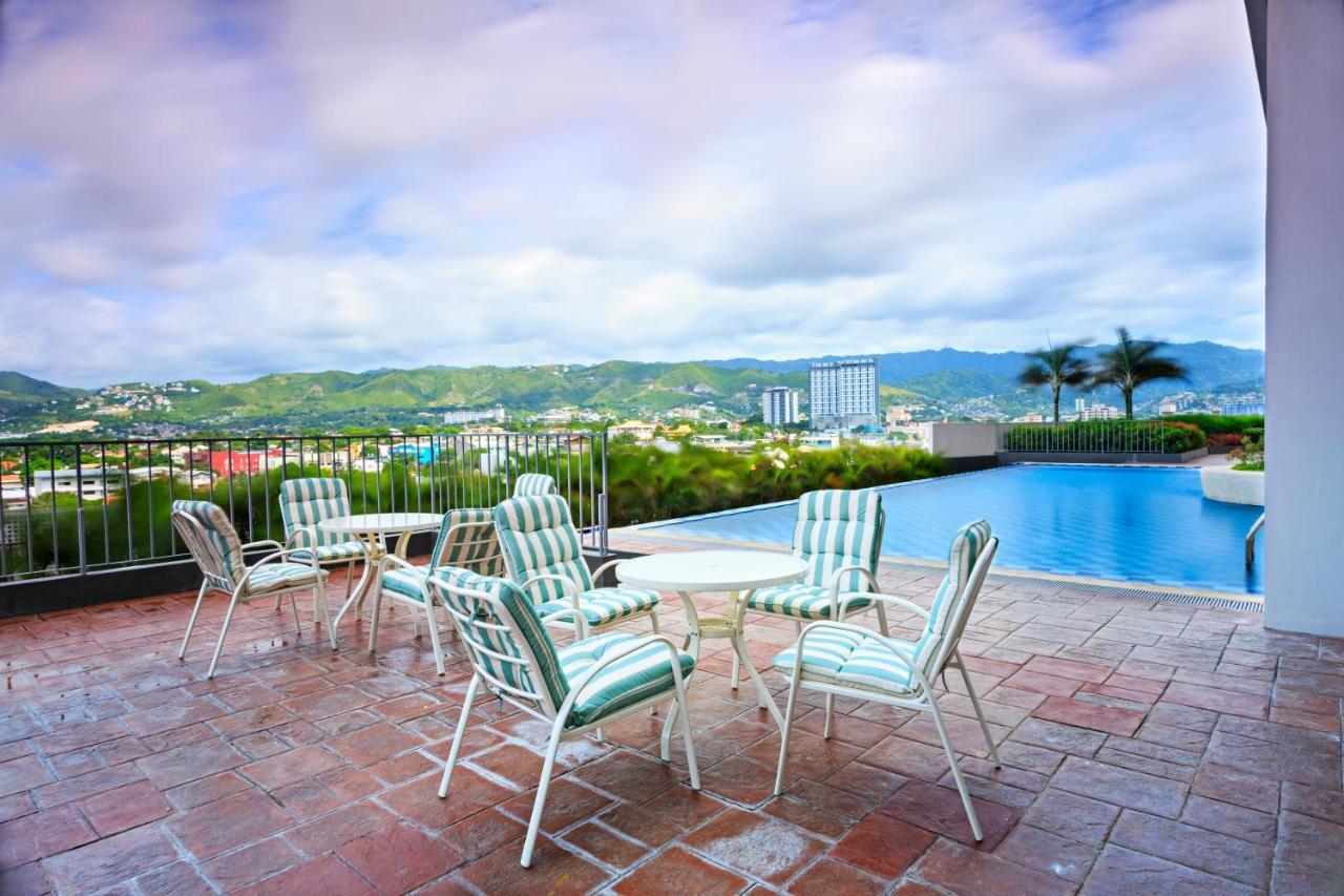 Eon Centennial Soho Hotel Cebu Екстериор снимка